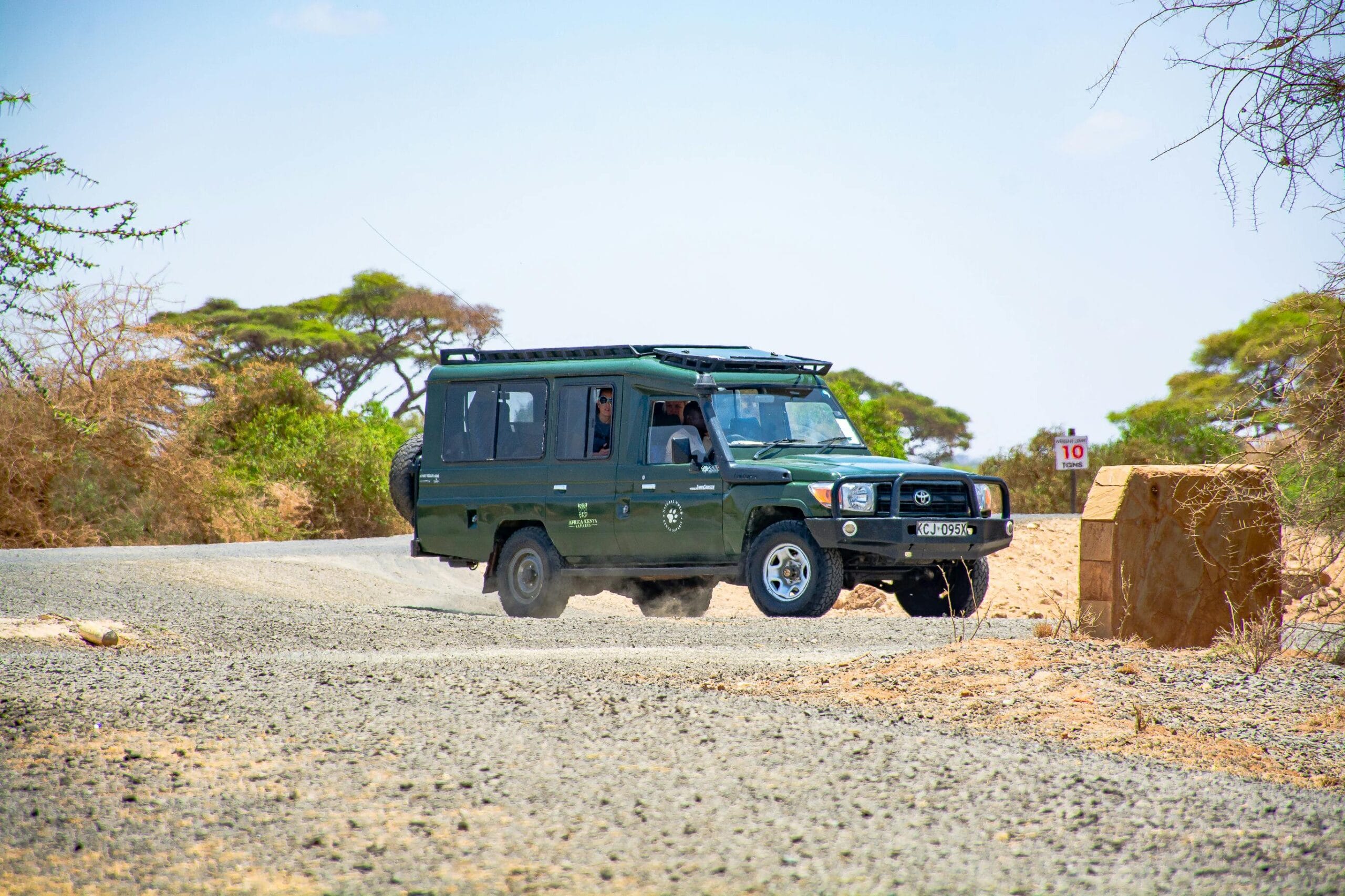 Safari 4x4 at Parking Lot