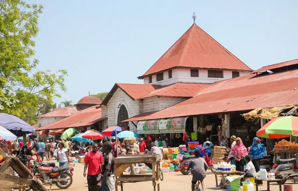 The Best Markets in Zanzibar: A Shopper’s Guide to Spices, Crafts, and More 3 Flea Market e1727734537814