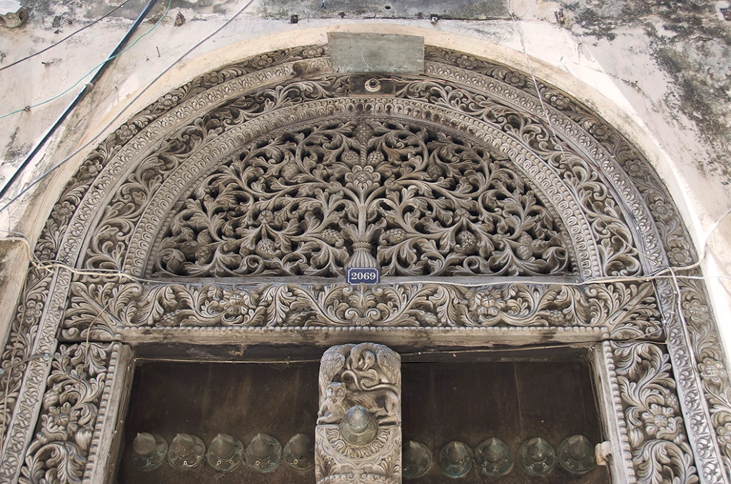 zanzibar doors carved pediment