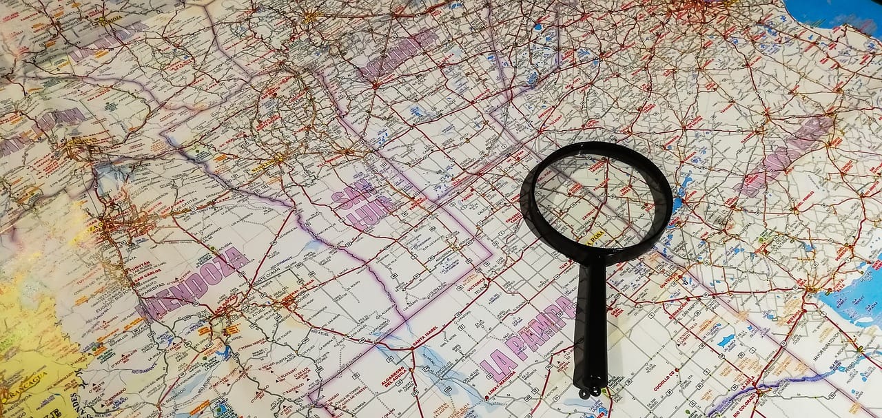 map, magnifying glass, route